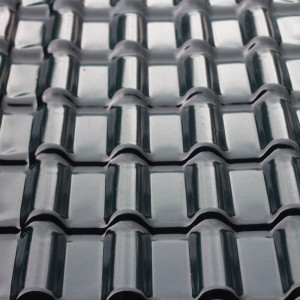 Synthetic resin tile
